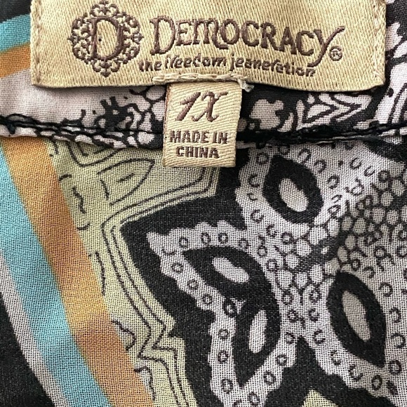 Democracy tunic top, size 1X, multicolored, deep VNeck, half-button slip on. - Picture 5 of 6